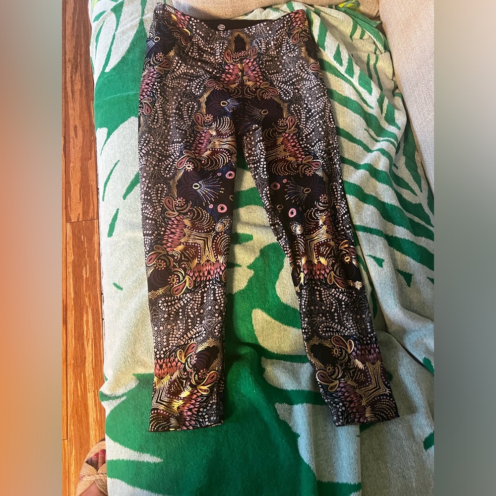 Fun eccentric yoga pant !